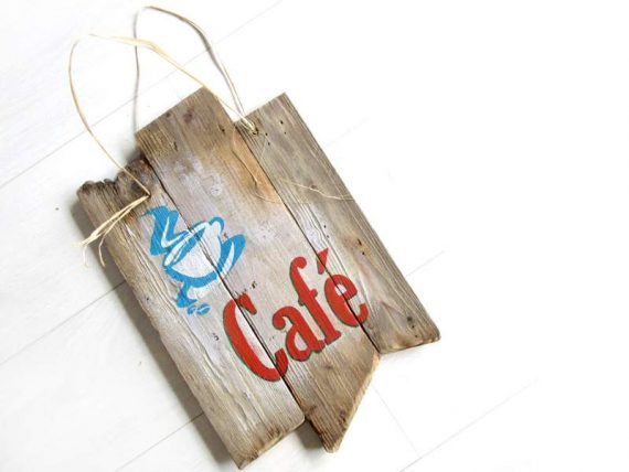 Holzschild „Café“ von Shabby Surf Art im Vintage-Look