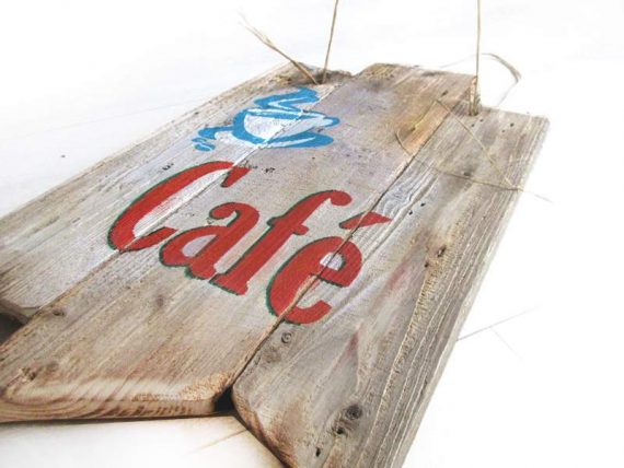 Holzschild „Café“ von Shabby Surf Art im Vintage-Look