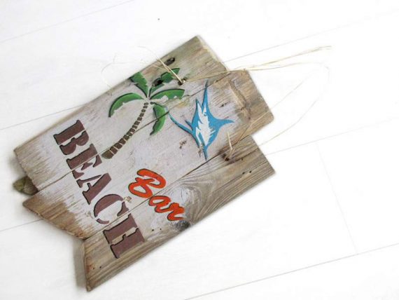 Holzschild „Beach Bar“ von Shabby Surf Art im Vintage-Look